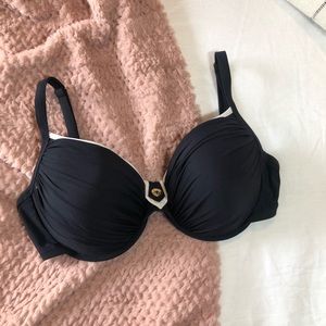 Blue rod Beattie black and white bikini top